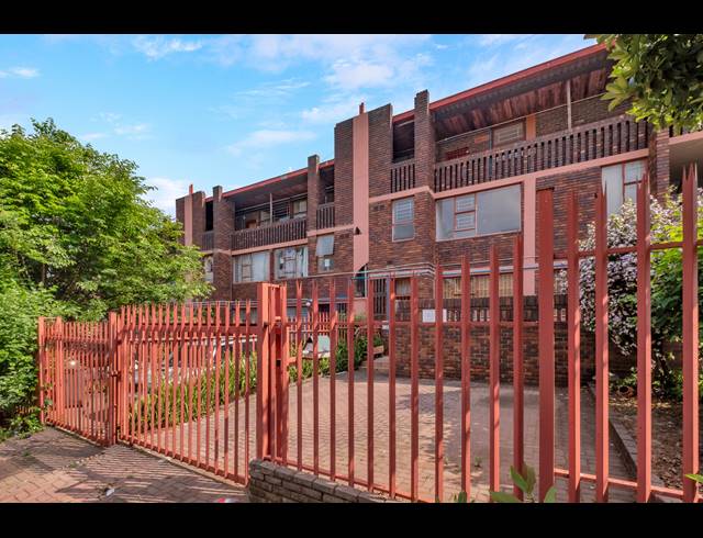 1 BEDROOM APARTMENT FOR SALE IN WINDSOR EAST